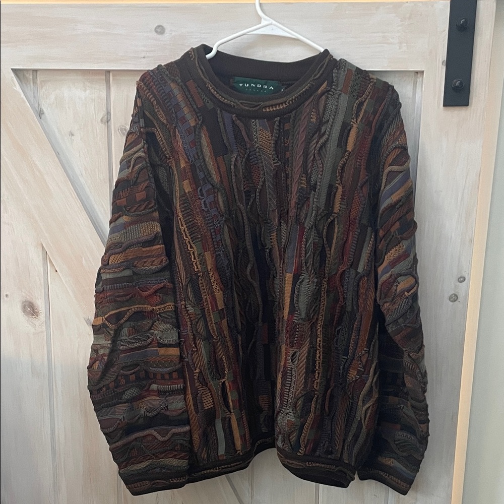 Tundra Canada Men's Earth Tone Crewneck Sweater. Vintage-excellent condition.